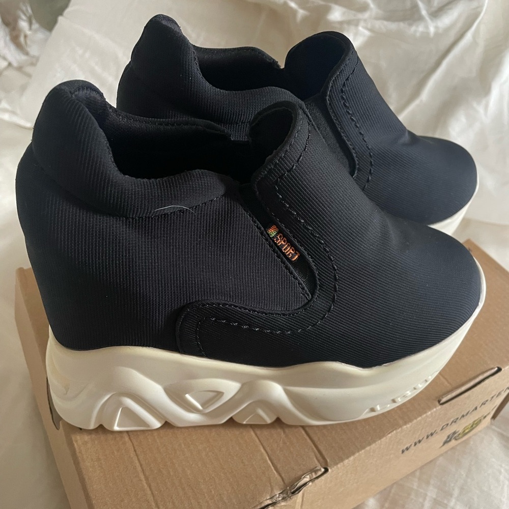 New Women’s  Black Slip-On LBU Sports Platform Sneakers, size 38 (US 7)